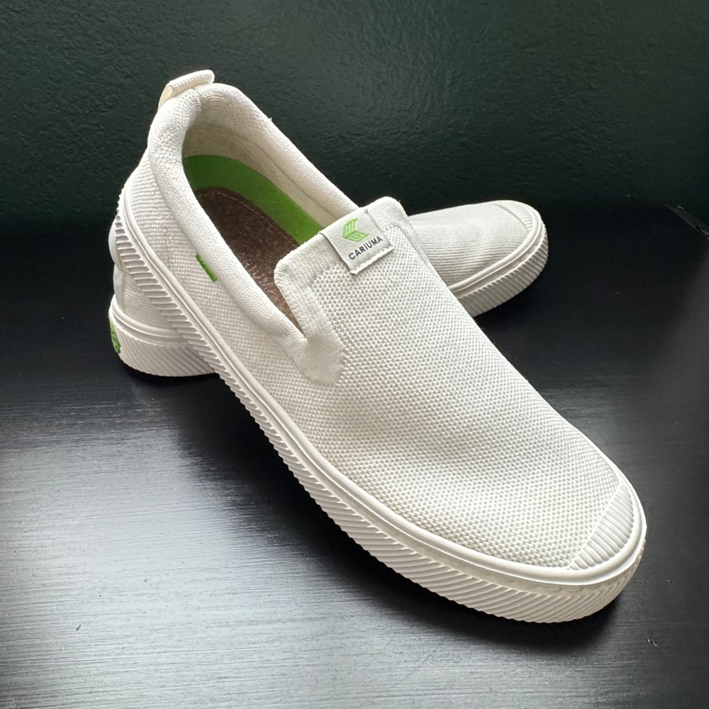 Cariuma IBI White Knit Slip On Sneakers - size W9